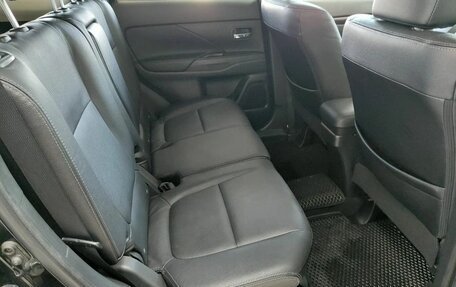 Mitsubishi Outlander III рестайлинг 3, 2018 год, 2 180 000 рублей, 16 фотография