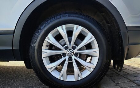 Volkswagen Tiguan II, 2019 год, 2 320 000 рублей, 13 фотография