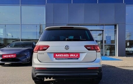 Volkswagen Tiguan II, 2019 год, 2 320 000 рублей, 2 фотография