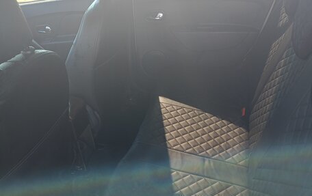 Renault Logan II, 2015 год, 900 000 рублей, 10 фотография