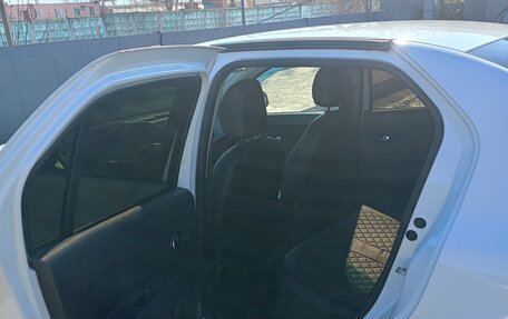 Renault Logan II, 2015 год, 900 000 рублей, 9 фотография