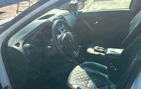 Renault Logan II, 2015 год, 900 000 рублей, 17 фотография