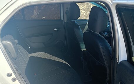 Renault Logan II, 2015 год, 900 000 рублей, 13 фотография