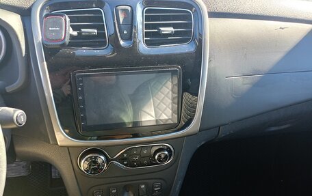 Renault Logan II, 2015 год, 900 000 рублей, 18 фотография