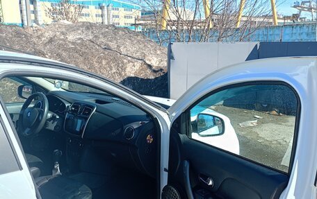 Renault Logan II, 2015 год, 900 000 рублей, 14 фотография