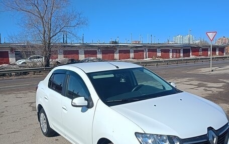 Renault Logan II, 2015 год, 900 000 рублей, 3 фотография