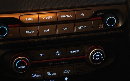 Hyundai Veloster II, 2020 год, 2 600 000 рублей, 17 фотография