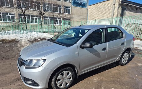 Renault Logan II, 2017 год, 850 000 рублей, 7 фотография