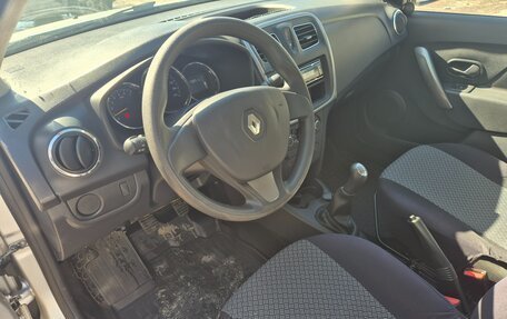 Renault Logan II, 2017 год, 850 000 рублей, 9 фотография