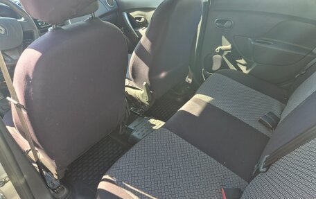 Renault Logan II, 2017 год, 850 000 рублей, 10 фотография