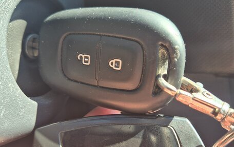 Renault Logan II, 2017 год, 850 000 рублей, 15 фотография