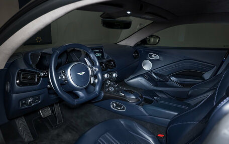 Aston Martin V8 Vantage IV, 2019 год, 13 900 000 рублей, 17 фотография