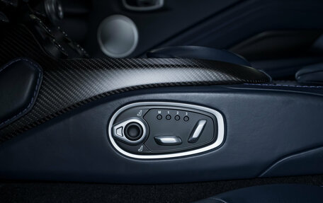 Aston Martin V8 Vantage IV, 2019 год, 13 900 000 рублей, 25 фотография