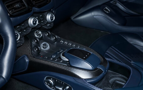 Aston Martin V8 Vantage IV, 2019 год, 13 900 000 рублей, 24 фотография