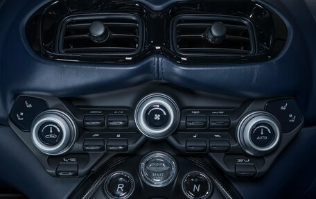 Aston Martin V8 Vantage IV, 2019 год, 13 900 000 рублей, 36 фотография