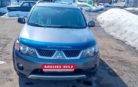 Mitsubishi Outlander III рестайлинг 3, 2008 год, 1 350 000 рублей, 2 фотография