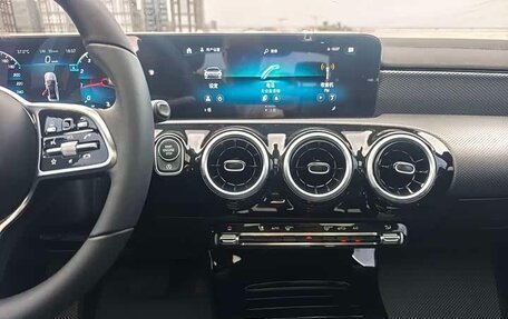 Mercedes-Benz A-Класс, 2022 год, 2 300 000 рублей, 14 фотография