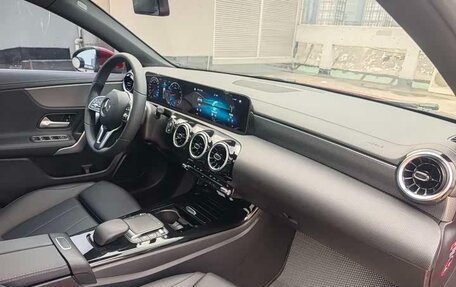 Mercedes-Benz A-Класс, 2022 год, 2 300 000 рублей, 11 фотография