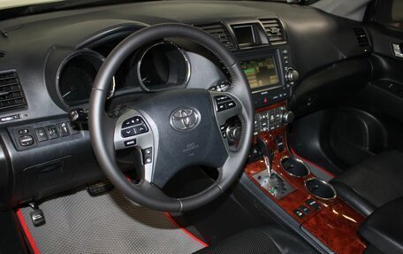 Toyota Highlander III, 2013 год, 1 897 000 рублей, 10 фотография