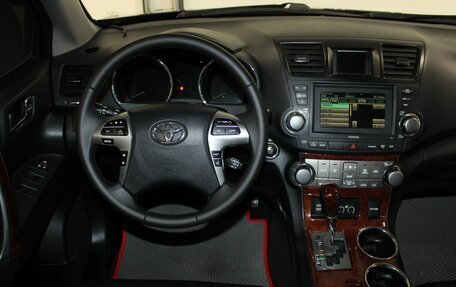 Toyota Highlander III, 2013 год, 1 897 000 рублей, 17 фотография