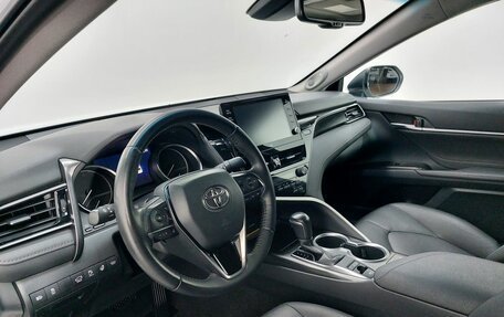 Toyota Camry, 2022 год, 3 399 000 рублей, 10 фотография