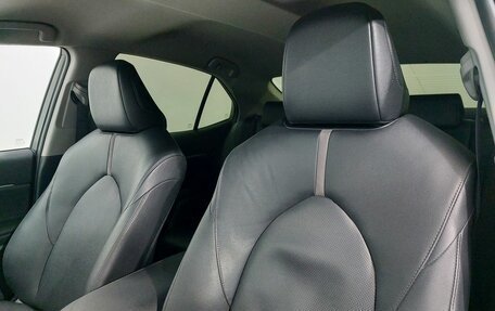 Toyota Camry, 2022 год, 3 399 000 рублей, 18 фотография