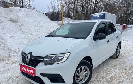 Renault Logan II, 2018 год, 965 000 рублей, 1 фотография