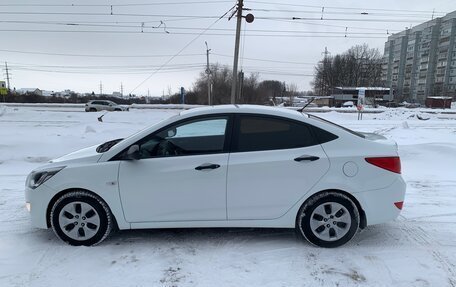 Hyundai Solaris II рестайлинг, 2015 год, 1 100 000 рублей, 4 фотография