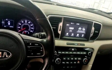 KIA Sportage IV рестайлинг, 2018 год, 2 500 000 рублей, 3 фотография