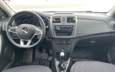 Renault Logan II, 2018 год, 965 000 рублей, 4 фотография