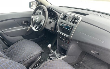 Renault Logan II, 2018 год, 965 000 рублей, 13 фотография