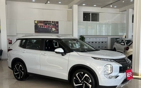 Mitsubishi Outlander, 2023 год, 5 500 000 рублей, 3 фотография