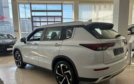 Mitsubishi Outlander, 2023 год, 5 500 000 рублей, 6 фотография