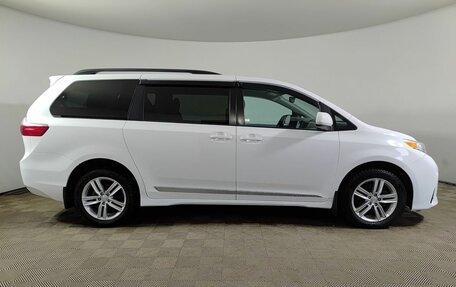 Toyota Sienna III, 2020 год, 2 850 000 рублей, 5 фотография