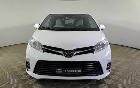 Toyota Sienna III, 2020 год, 2 850 000 рублей, 2 фотография