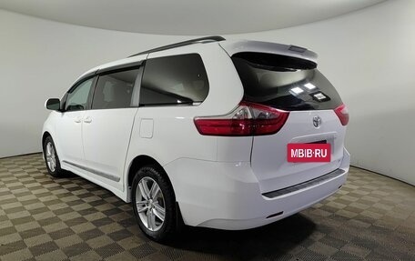 Toyota Sienna III, 2020 год, 2 850 000 рублей, 8 фотография