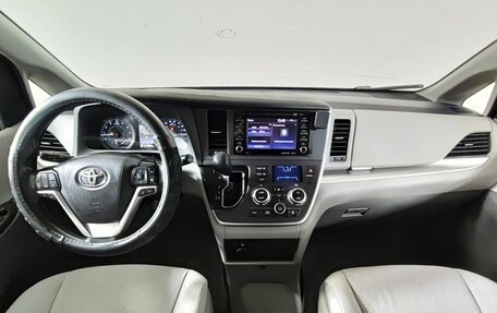 Toyota Sienna III, 2020 год, 2 850 000 рублей, 17 фотография