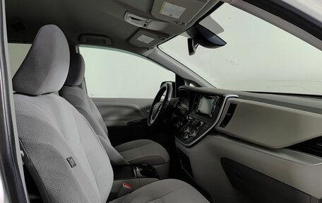 Toyota Sienna III, 2020 год, 2 850 000 рублей, 13 фотография