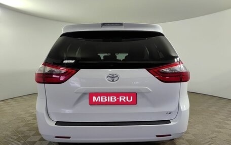 Toyota Sienna III, 2020 год, 2 850 000 рублей, 7 фотография