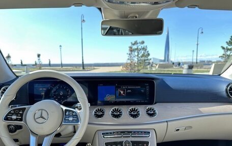 Mercedes-Benz E-Класс, 2019 год, 3 500 000 рублей, 5 фотография