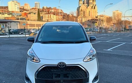 Toyota Sienta II, 2021 год, 1 455 000 рублей, 2 фотография