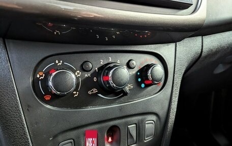 Renault Logan II, 2019 год, 1 050 000 рублей, 22 фотография