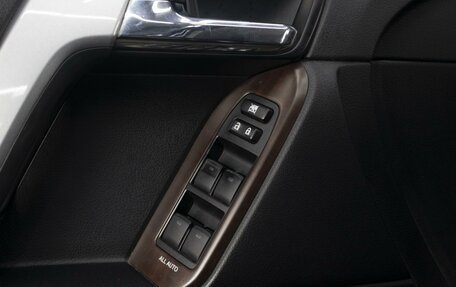 Toyota Land Cruiser Prado 150 рестайлинг 2, 2014 год, 3 400 000 рублей, 19 фотография