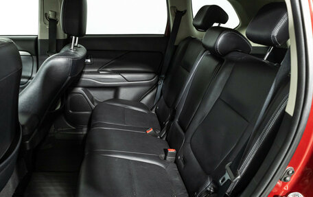 Mitsubishi Outlander III рестайлинг 3, 2014 год, 1 599 700 рублей, 10 фотография