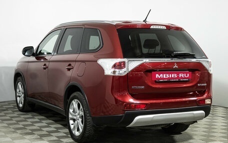 Mitsubishi Outlander III рестайлинг 3, 2014 год, 1 599 700 рублей, 7 фотография