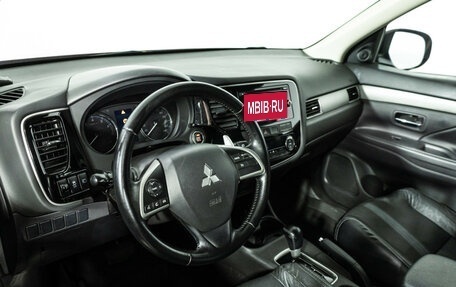 Mitsubishi Outlander III рестайлинг 3, 2014 год, 1 599 700 рублей, 11 фотография