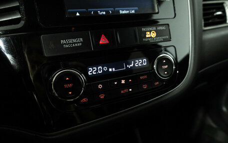 Mitsubishi Outlander III рестайлинг 3, 2014 год, 1 599 700 рублей, 17 фотография