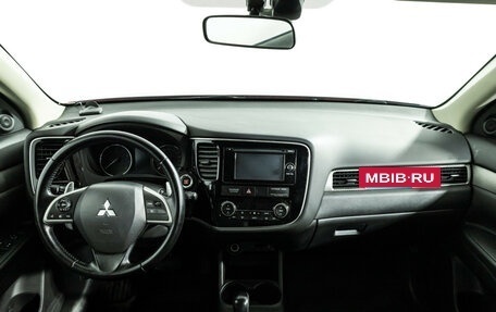 Mitsubishi Outlander III рестайлинг 3, 2014 год, 1 599 700 рублей, 13 фотография