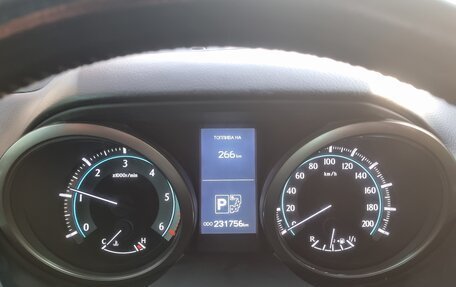 Toyota Land Cruiser Prado 150 рестайлинг 2, 2011 год, 2 750 000 рублей, 6 фотография