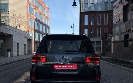 Toyota Land Cruiser 200, 2019 год, 6 800 000 рублей, 4 фотография